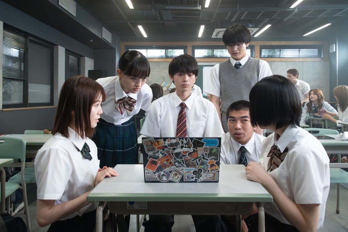 (左から)川口葵、上坂樹里、水沢林太郎、柏木悠、大政凜、大熊花名実「ビリオン×スクール」第3話より(C)フジテレビ