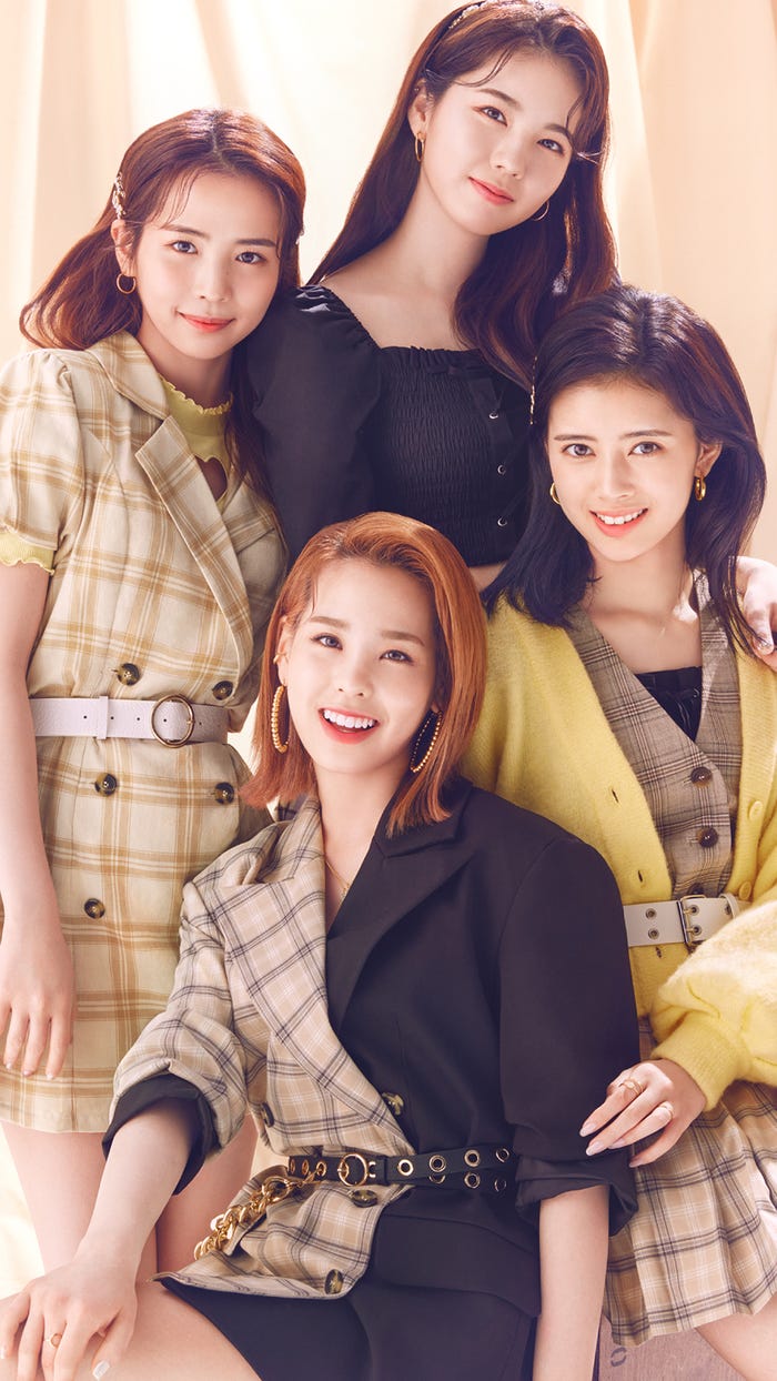 NiziU (真ん中から時計周りに)MAKO、MAYA、AYAKA、RIMA(提供写真)