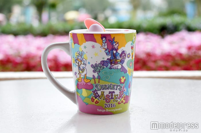 バニラ&ラズベリームース、スーベニアカップ付き750円(C)モデルプレス