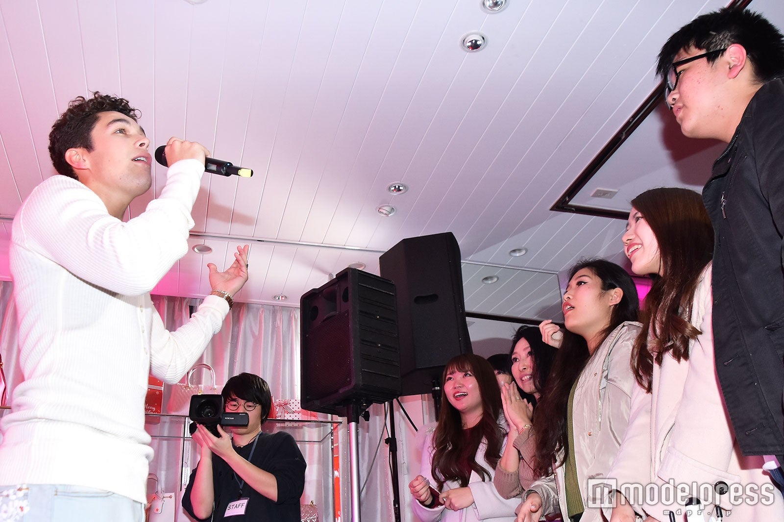 特別なクリスマスライブを開催したオースティン・マホーン （C）モデルプレス