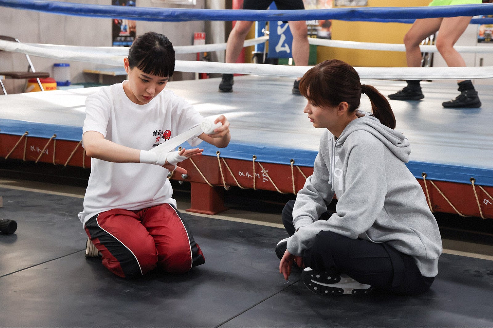 奈緒、岡崎紗絵「あのクズを殴ってやりたいんだ」第3話（C）TBS