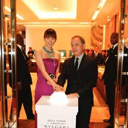 米倉涼子、ブルガリ・グループCEOマイケル・バーク氏