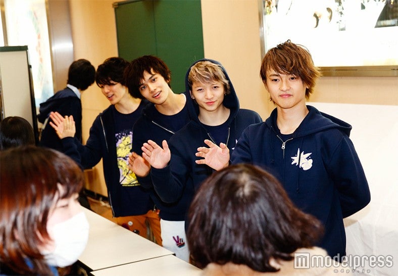 DISH//、ハイタッチ会の様子