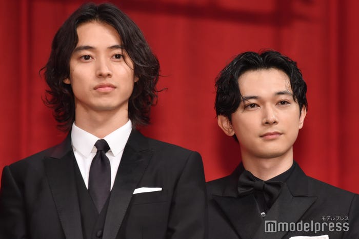 山崎賢人、吉沢亮 (C)モデルプレス