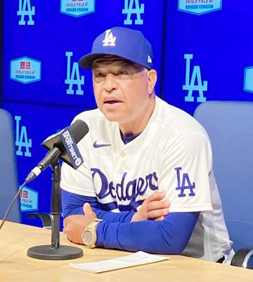 大谷翔平の「投手専念」「打者専念」議論にロバーツ監督見解「面白いことに…」高い期待は「彼の宿命」