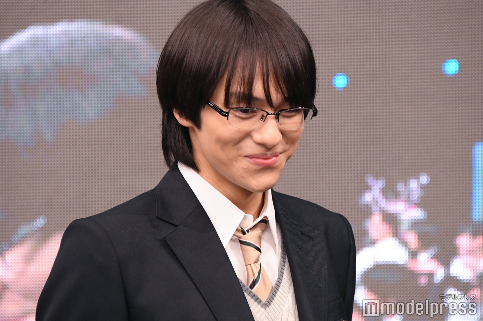 少し照れる山下幸輝（C）モデルプレス