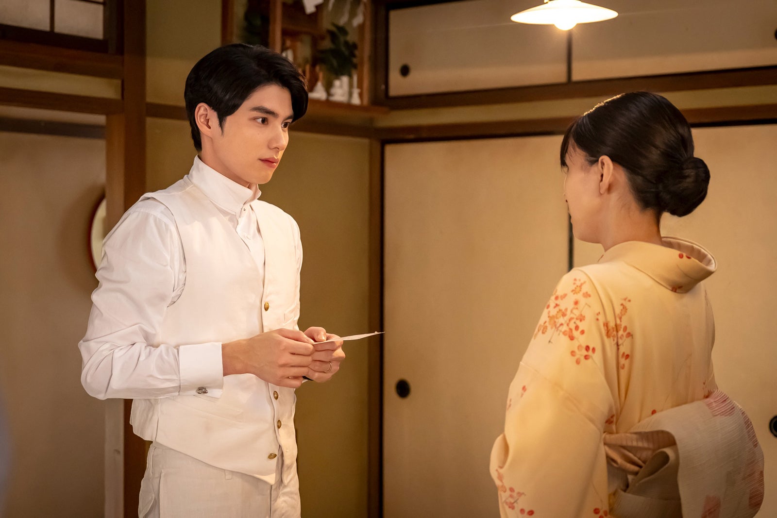 【波うららかに、めおと日和 第1話】なつ美（芳根京子）＆瀧昌（本田響矢）、1年前の“初めて手紙のやり取り”思い出す