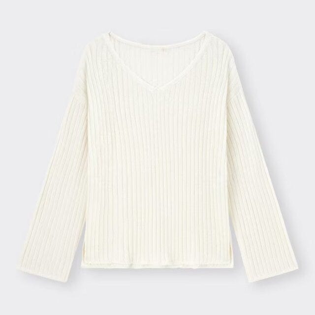 GU　垢抜けトップス　春コーデ　ワイドVネックセーター