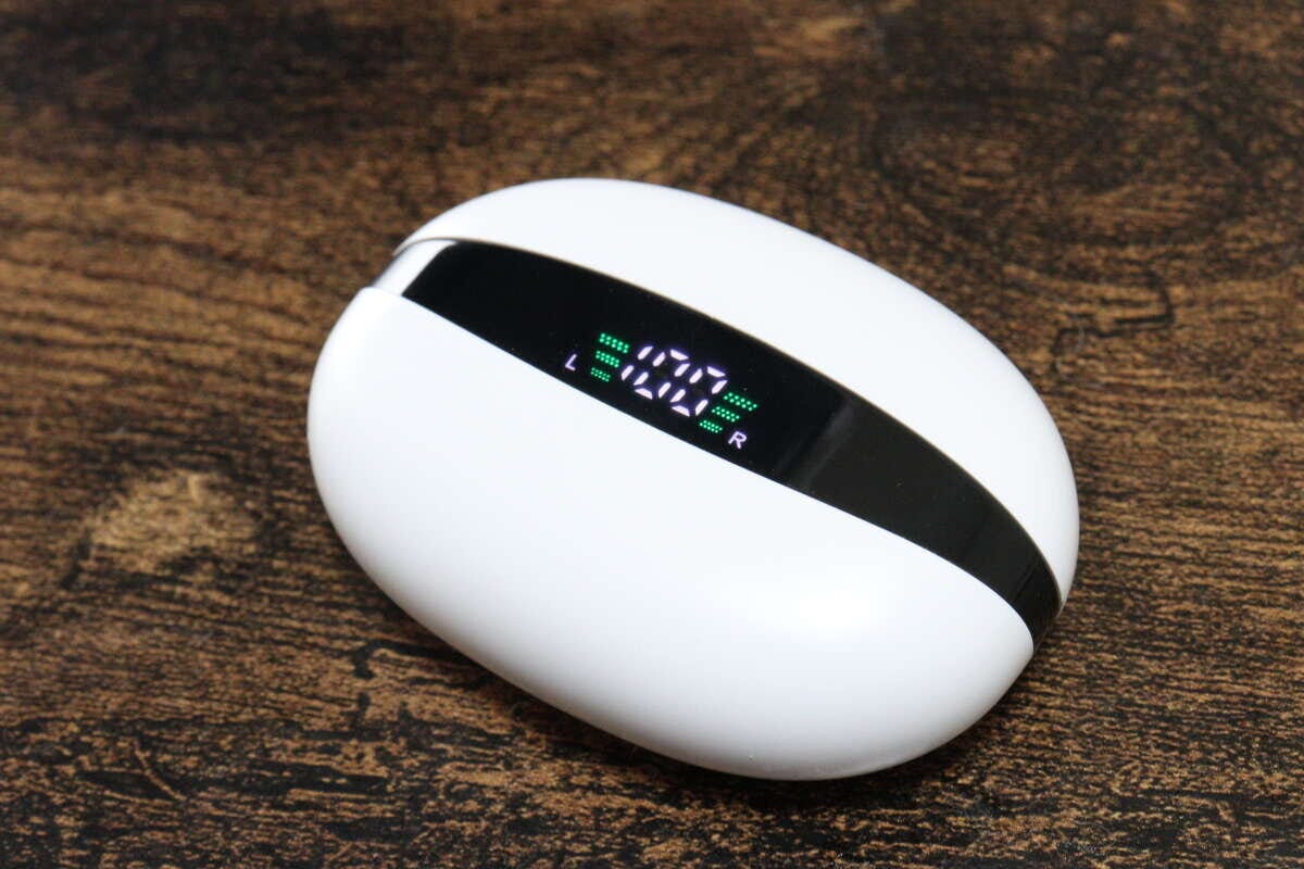 ダイソーの残量表示付きの完全ワイヤレスイヤホンのディスプレイの表示