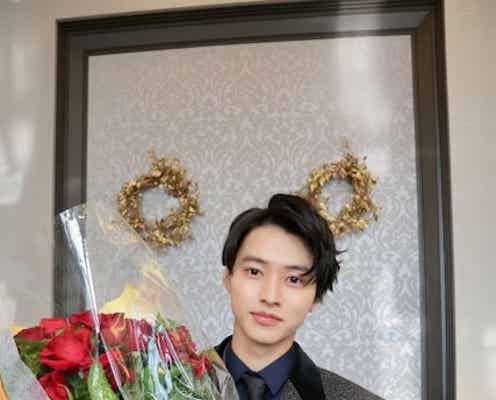 山崎賢人×赤いバラに「素敵」「カッコよすぎ」の声<トドメの接吻>