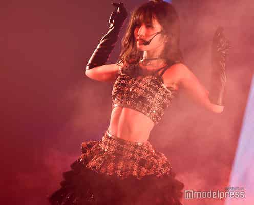 AKB48村山彩希、くっきり美腹筋に反響「惚れた」「憧れる」 妖艶ダンスで魅了<ゆうなぁ単独コンサート>