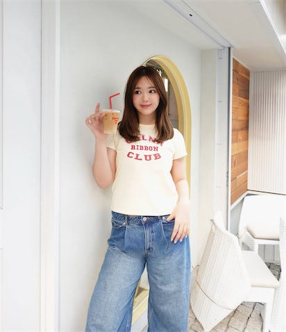 藤田ニコル、シンプル私服コーデ＆愛犬・ユキとの仲良しショット公開「ハッピーオーラすごい」