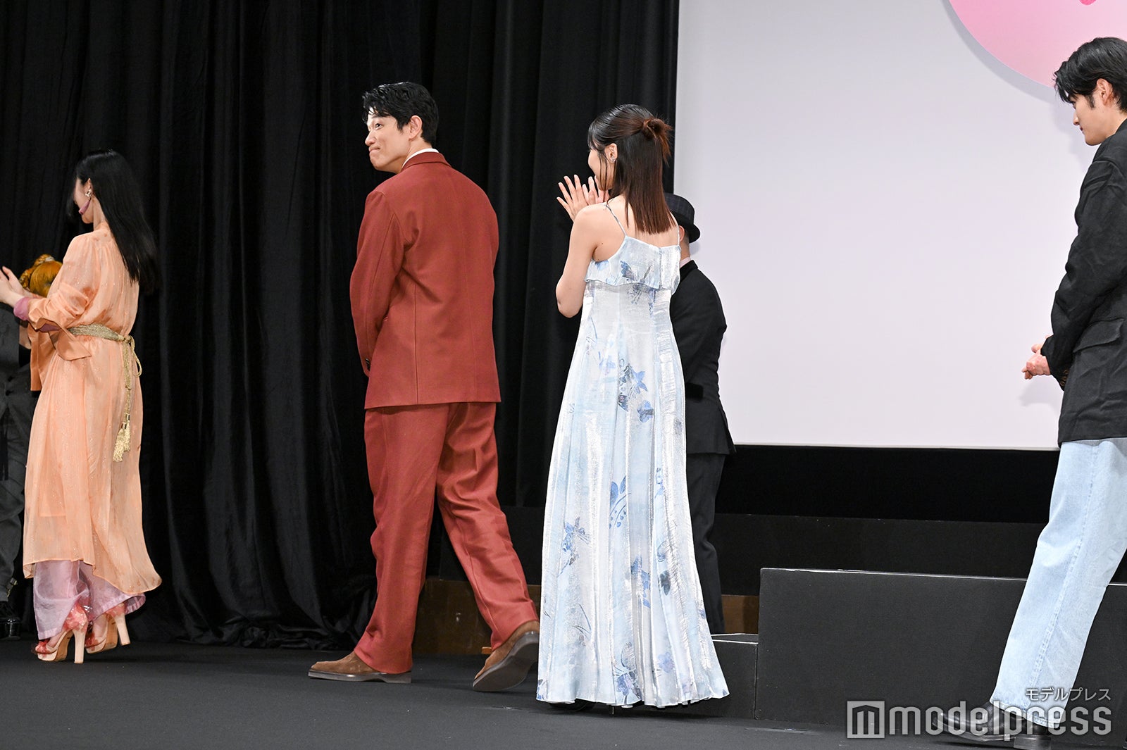 退場するキャストたち（C）モデルプレス