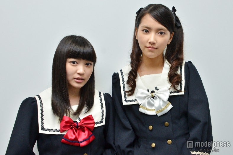 （左から） 柏木ひなた、竹富聖花