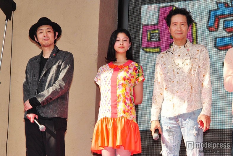 （左から）宮藤官九郎監督、刈谷友衣子、遠藤賢司