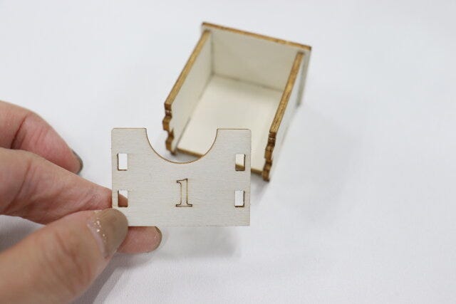 ウッドアドベントカレンダーキット(ハウス型) 組み立て ウッドアドベントカレンダーキット(ハウス型) 組み立て