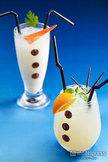 “アナとエルサのフローズンファンタジー”スペシャルノンアルコールカクテル¥1,340(C)Disney