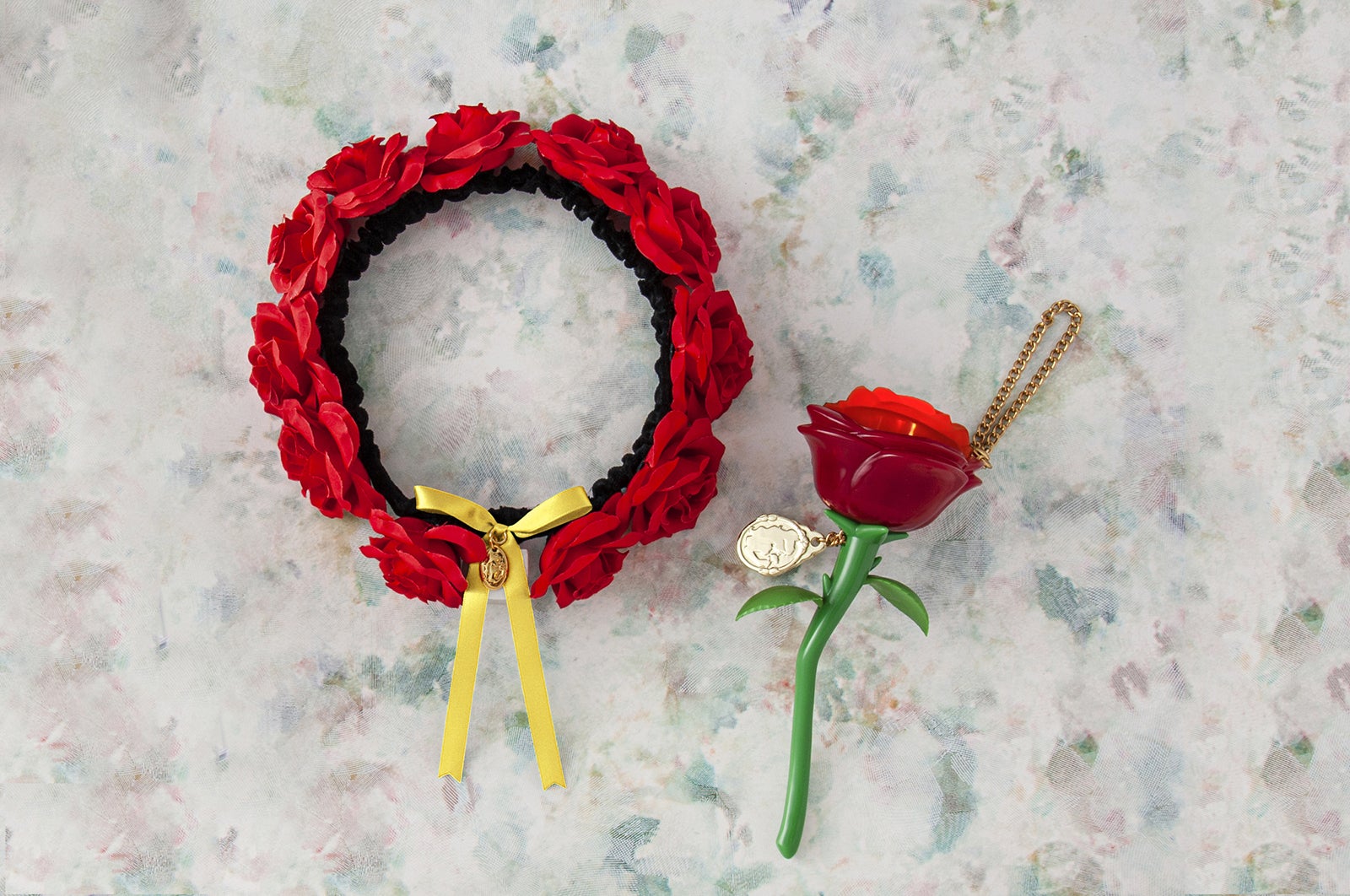 （左）ヘアバンド 2100円／（右）メロディライト・ローズ 2300円 （C）Disney