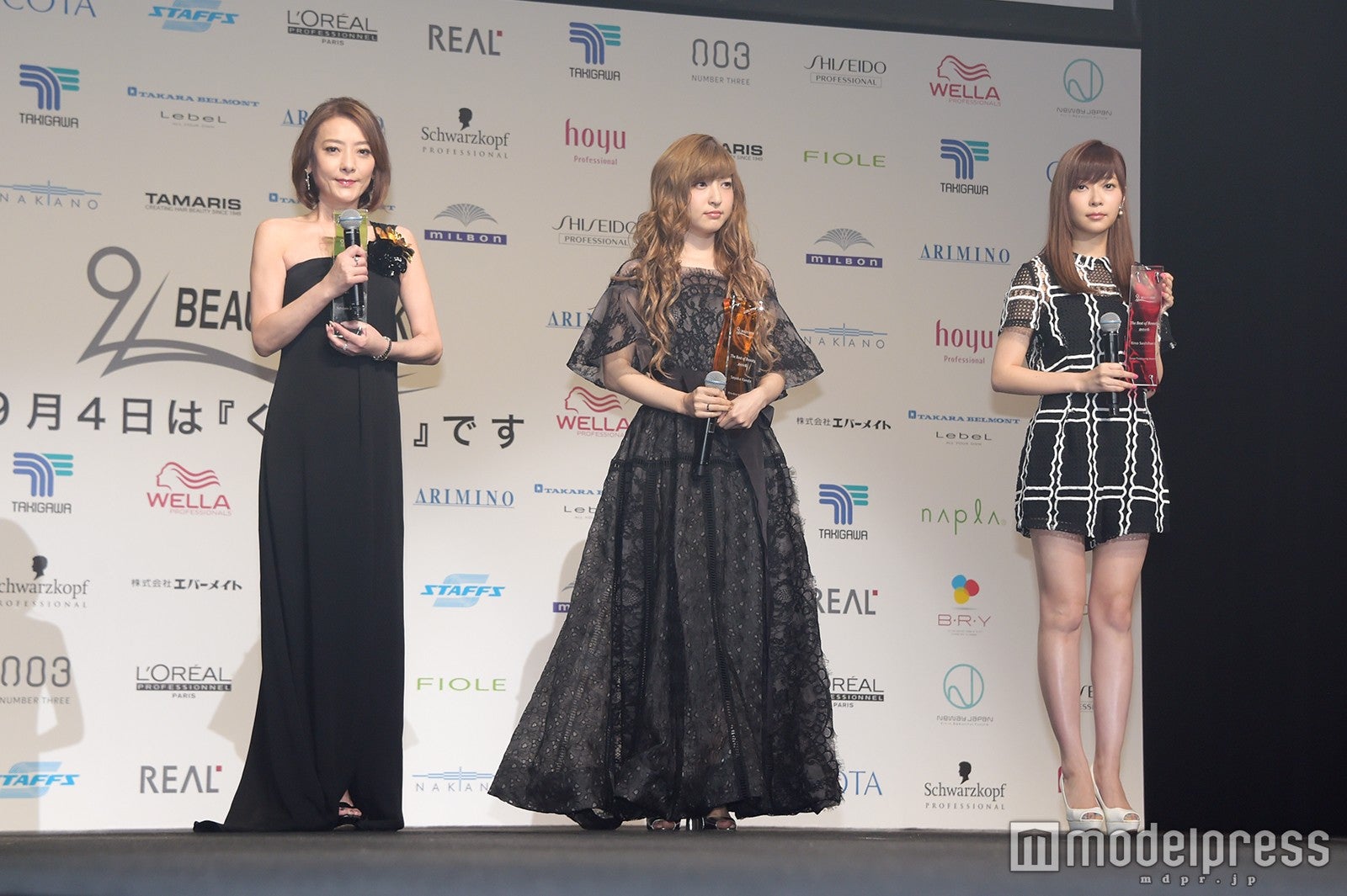 （左から）西川史子、神田沙也加、指原莉乃（C）モデルプレス