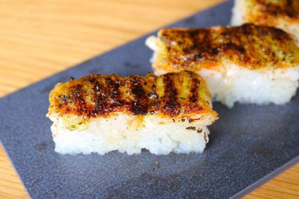 えびとバジルソースの炙り押し寿司／画像提供：KINKA FAMILY JAPAN
