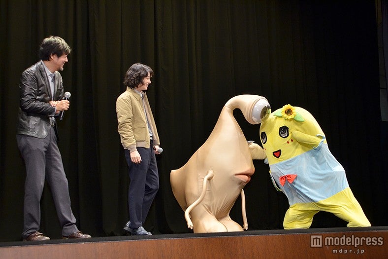 寄生獣ミギーを見つめる、ふなっしー