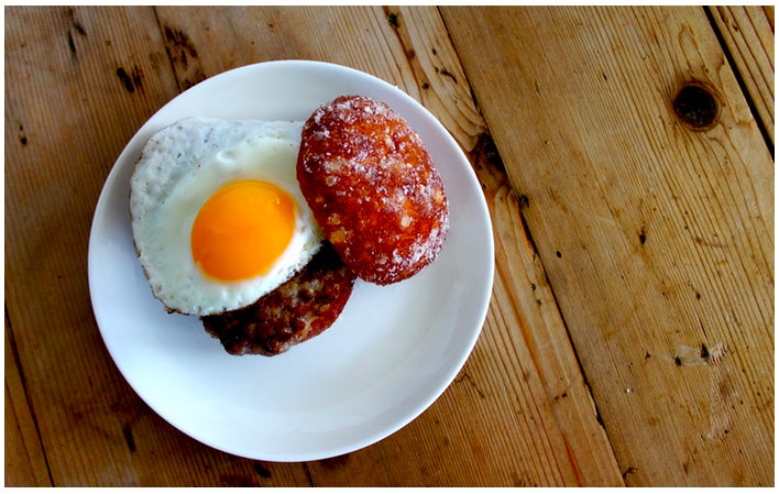 「マラサダブレックファストサンドイッチ」＄6．5／「the nook neighborhood bistro」オフィシャルサイトより