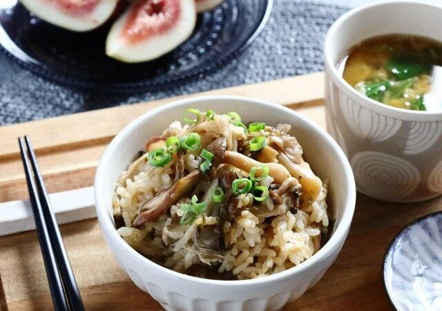 塩昆布とキノコバターの炊き込みご飯