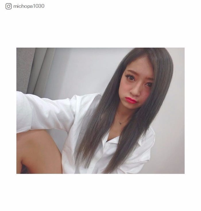「Popteen」みちょぱ、シルバーのヘアカラー公開にファンが反応／池田美優Instagramより