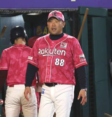 楽天 森井球団社長「数字を決めていたわけではない。私の責任」三木肇監督の電撃休養で取材対応「昨晩遅くまで話し合った」塩川監督代行には「あくまで代行」