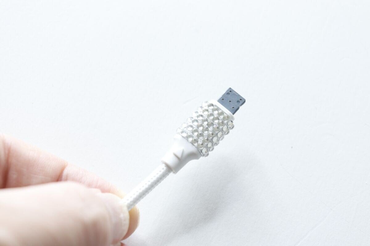 充電専用ケーブル（ライトニング、5V／2.4A、1m、ラインストーンコネクタ）　コネクタ
