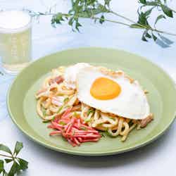 すずめのまかないポテサラ焼うどん税込1,320円(C)2022「すずめの戸締まり」製作委員会