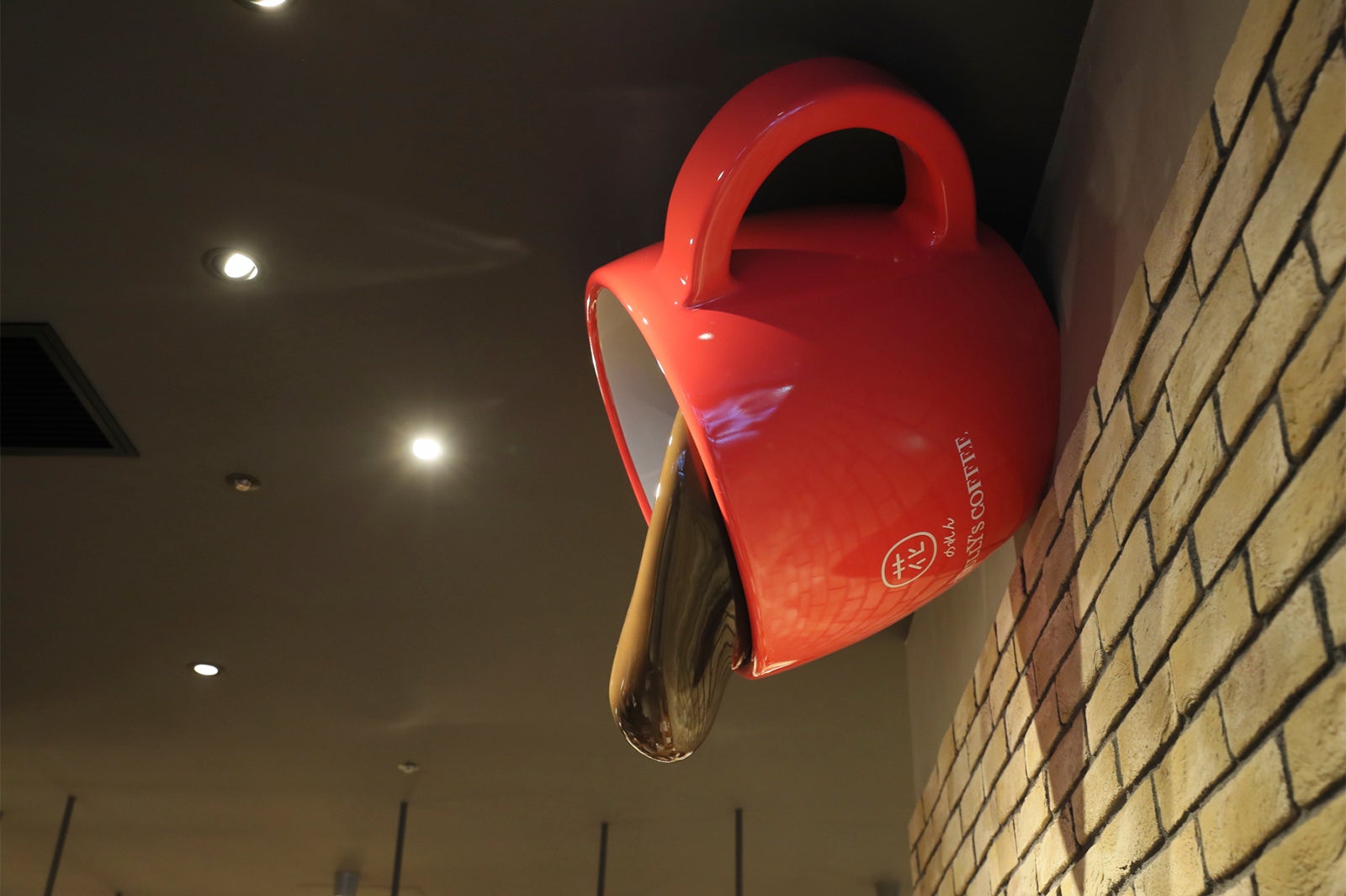 花のれんタリーズコーヒー なんばグランド花月店／画像提供：吉本興業