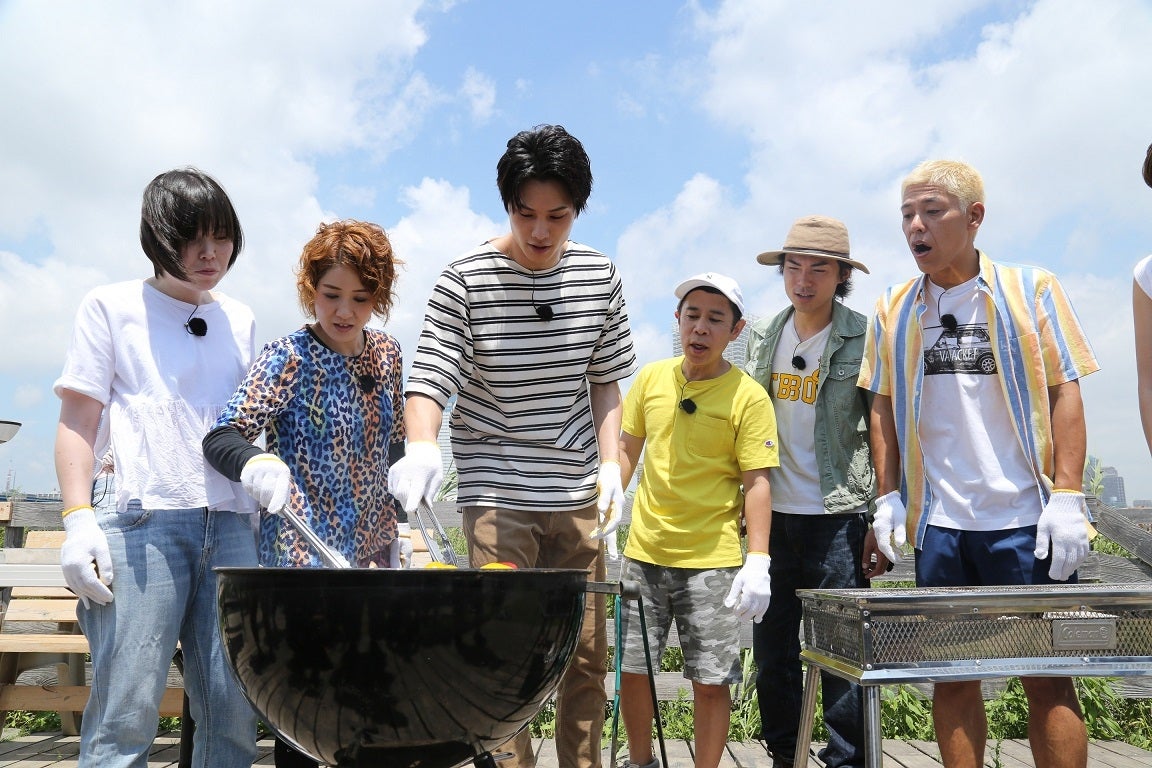 バーベキューを楽しむ一同（写真提供：関西テレビ）