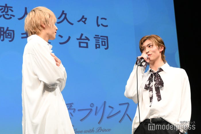 “18年ぶりの再会”をする松井奏、増子敦貴(C)モデルプレス