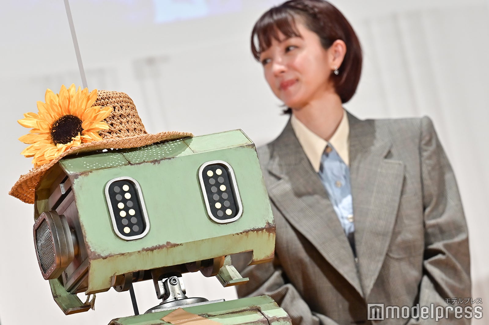 タング （C）モデルプレス