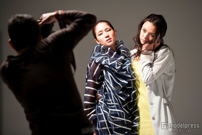 カロリナ、加賀美セイラ／映画「FASHION STORY-Model-」（C）2012F.S.フィルムパートナーズ