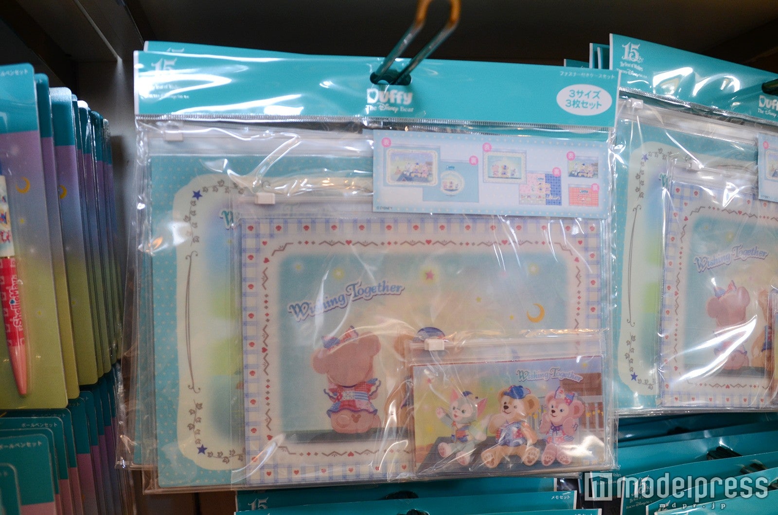 ファスナー付きケースセット￥1200（C）モデルプレス