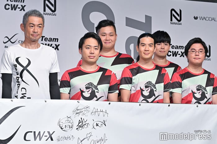 (前列左から)イチロー、シルクロード、モトキ、ダーマ(後列左から)ンダホ、マサイ(C)モデルプレス