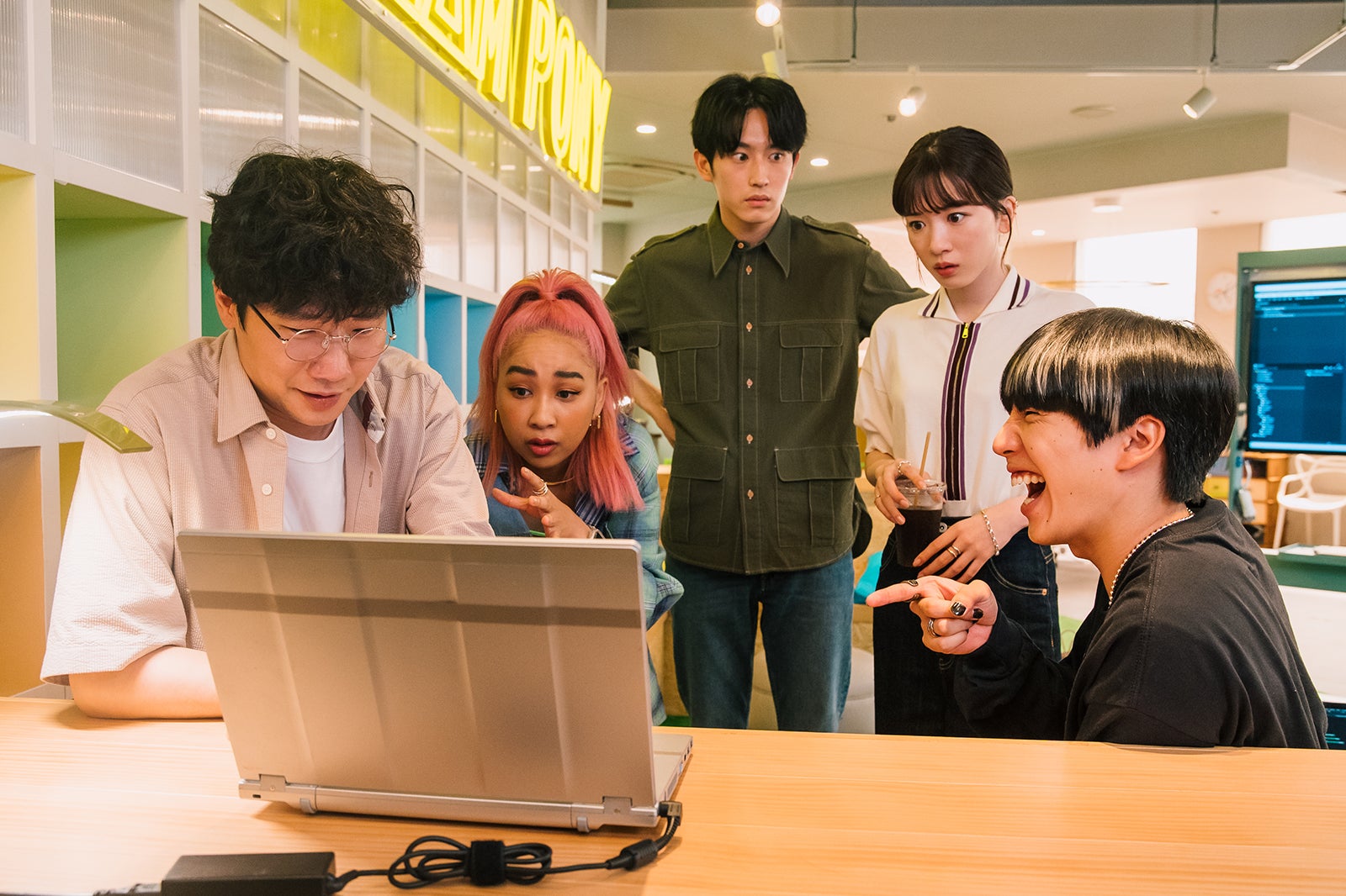 前原滉、青山テルマ、杉野遥亮、永野芽郁、坂東龍汰「ユニコーンに乗って」より（C）TBS