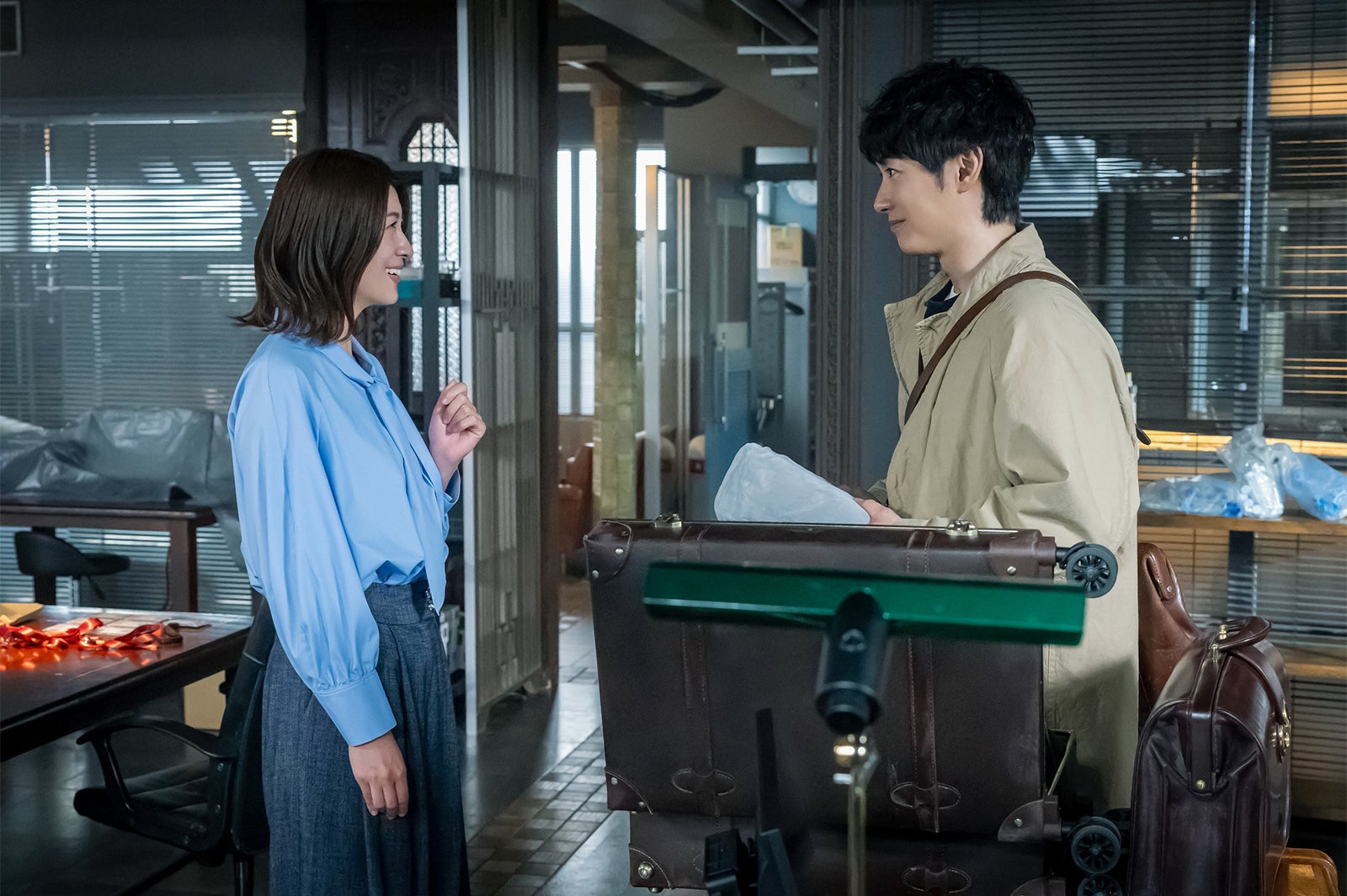 瀧内公美、ディーン・フジオカ「LOVED ONE」第1話（C）フジテレビ