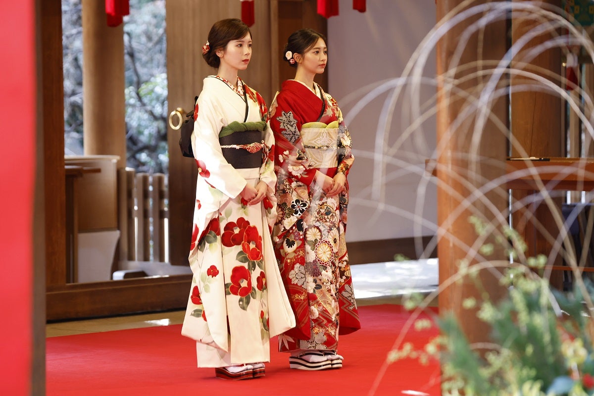 筒井あやめ、井上和／本殿内の様子／撮影：鈴木健太（KENTA Inc.）