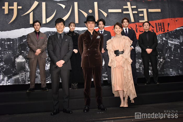 (前列左から)西島秀俊、佐藤浩市、石田ゆり子(後列左から)勝地涼、広瀬アリス、中村倫也、井之脇海、波多野貴文監督(C)モデルプレス