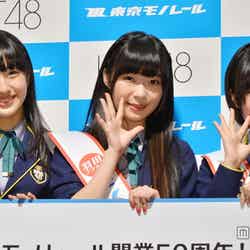 左から：田島芽瑠、指原莉乃、朝長美桜