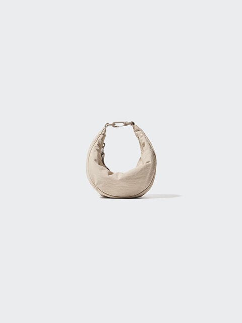 ユニクロ　ラウンドウルトラミニバッグ　BEIGE