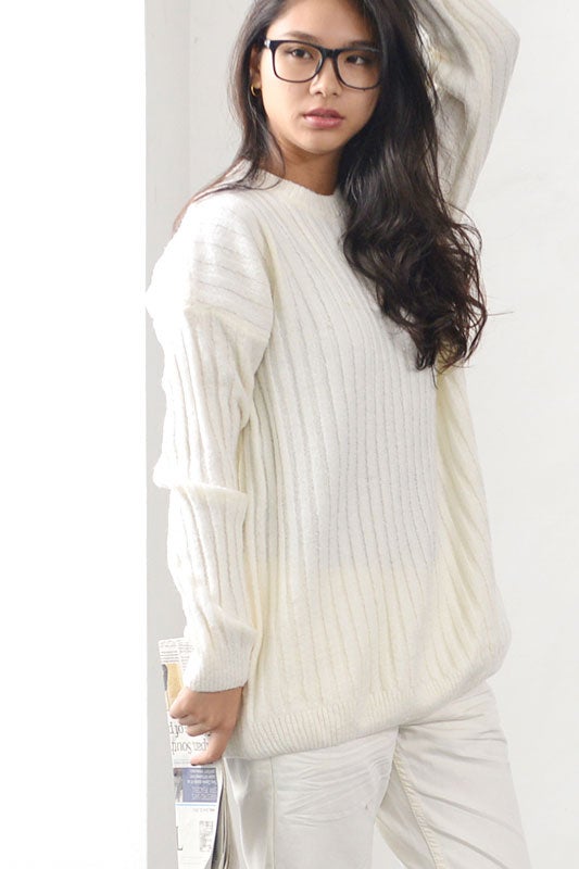 オーバーサイズがかわいいふんわりリブニット「coca」3,990円（税込）／画像提供：coca