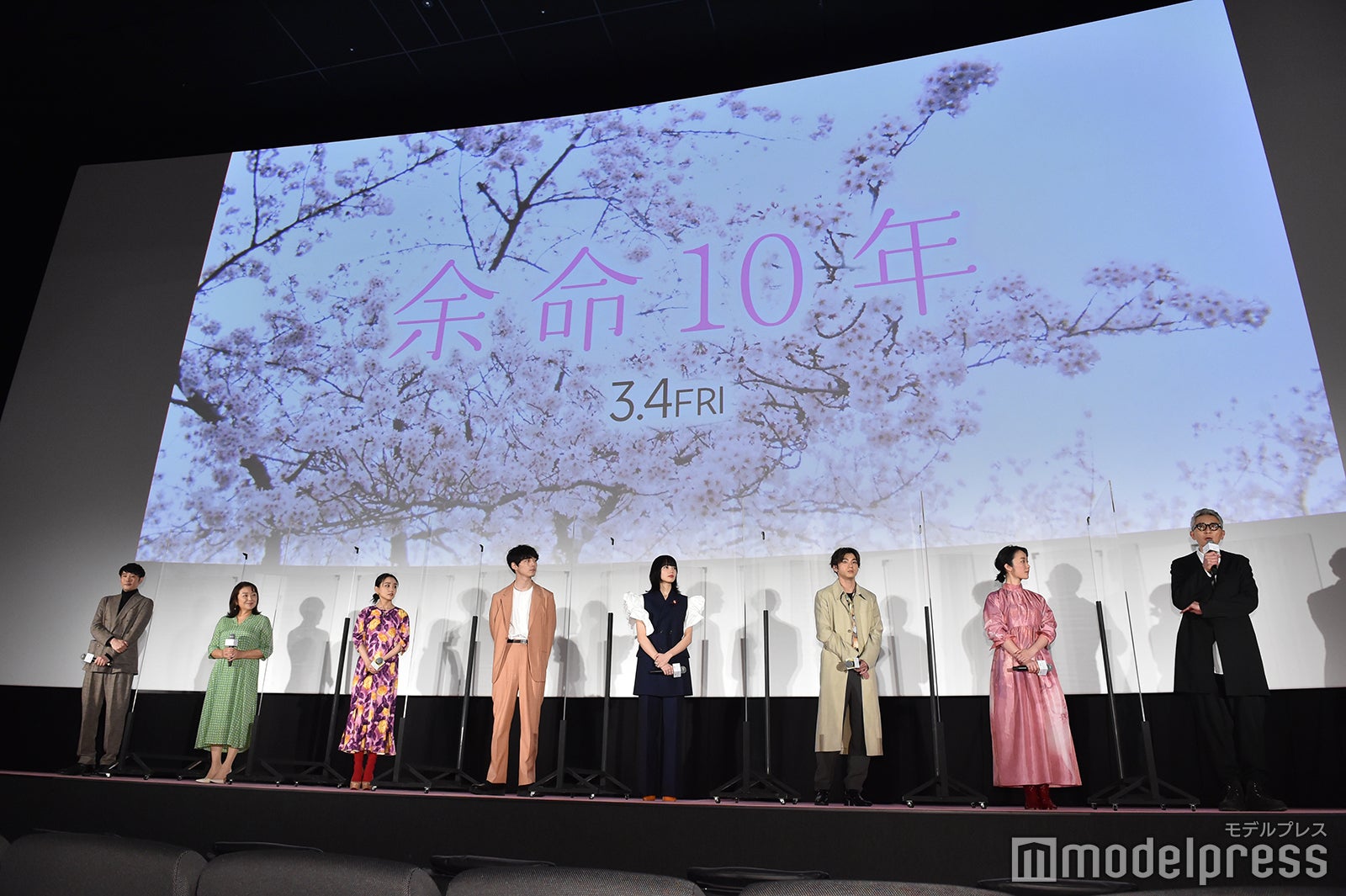 （左より）藤井道人監督、原日出子、奈緒、坂口健太郎、小松菜奈、山田裕貴、黒木華、松重豊 （C）モデルプレス