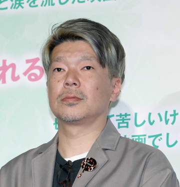 「日常にこんな可愛い人いるのズルい♥」2児ママ女優48歳のすっぴん日常姿、夫の横尾監督が突然撮影→公開に反響「今が一番綺麗」「愛伝わる」