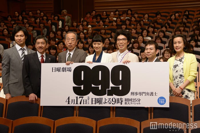 左から:青木崇高、奥田瑛二、岸部一徳、榮倉奈々、片桐仁、マギー、渡辺真起子(C)モデルプレス