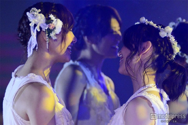 大島優子、宮澤佐江ラストステージで涙のメッセージ