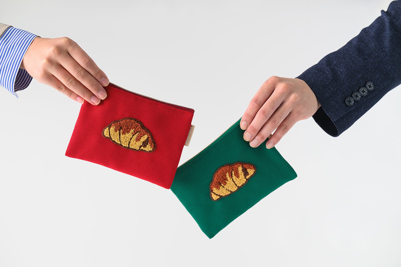 「サンマルクカフェ福袋2026」チョコクロ刺繍ポーチ（提供写真）